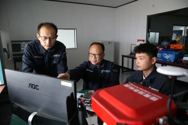 《河南日报》报道猎鹰消防：乘八方支援之力 翱翔创新发展之巅